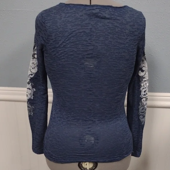 Blue and White Y2K Graphic Blouse with Ornate Design - Picture 3 of 8